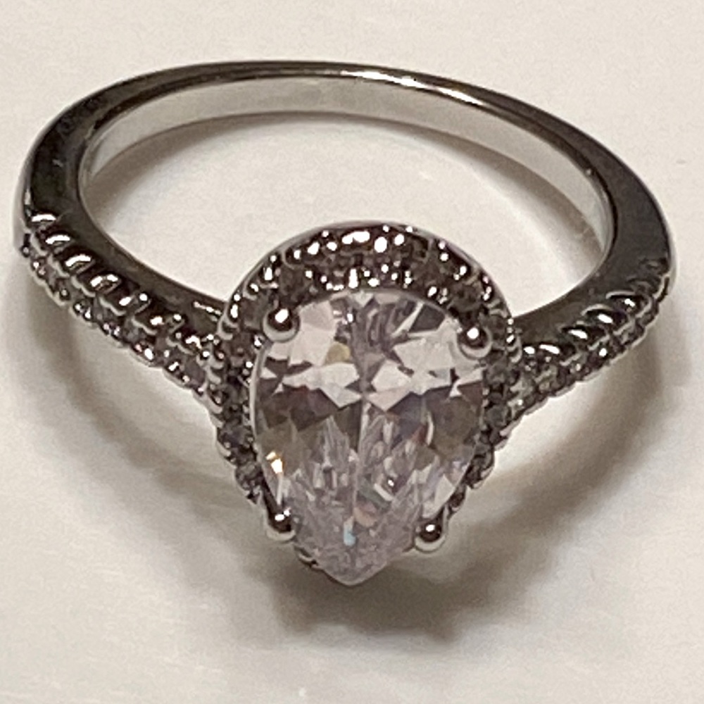 925 Sterling Silver Pear Shaped Crystal Ring